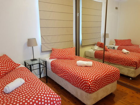 Accommodation Sydney North Shore: Frenchs Forest 3 Bedroom House - Darwin Holiday 3