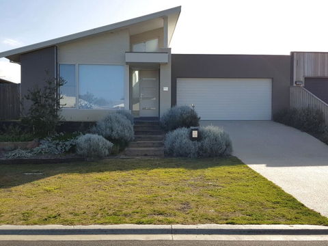 ADAGIO - Darwin Holiday 1