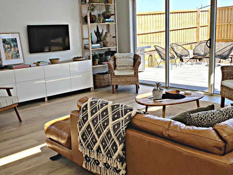 ADAGIO - Darwin Holiday 0