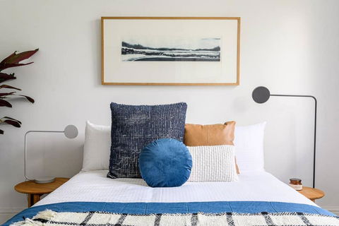 ADDERLEY A Striking 1880s Remodeled Victorian - Darwin Holiday 1