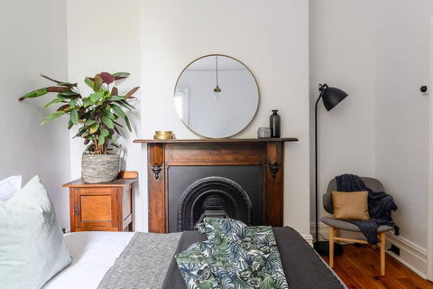 ADDERLEY A Striking 1880s Remodeled Victorian - Darwin Holiday 3