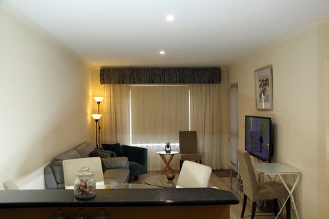ADELAIDE CBD APARTMENT - 3BR, 2BATH & CARPARK - Darwin Holiday 2