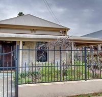 Adelaide close CBD Large Private Studio Apartment in St Peters - Darwin Holiday