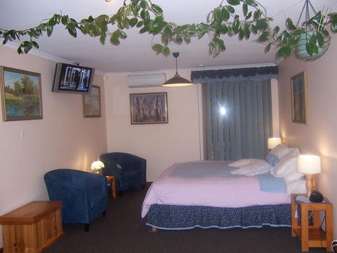 Adelaide Hills B&B Accommodation - Darwin Holiday 3