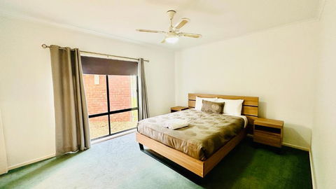 Early Australian Motor Inn - Darwin Holiday 4