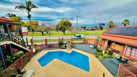 Early Australian Motor Inn - Darwin Holiday 0
