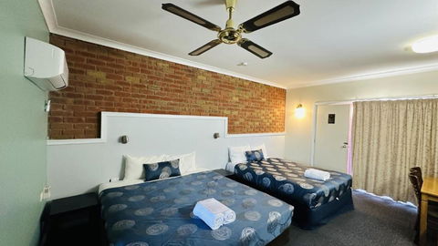 Early Australian Motor Inn - Darwin Holiday 1