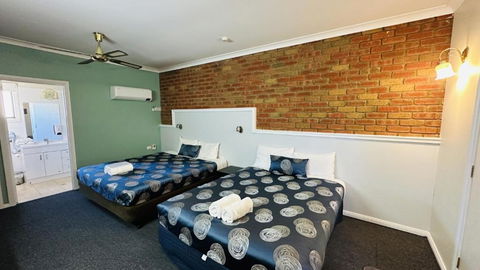 Early Australian Motor Inn - Darwin Holiday 2