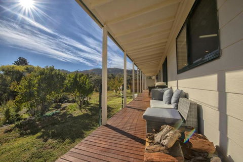 East Jindabyne- Cavallino 4 Bedroom Home - Darwin Holiday 0