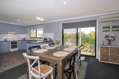 East Jindabyne- Cavallino 4 Bedroom Home - Darwin Holiday 3