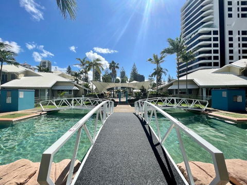 Diamond Beach Resort Broadbeach 115 - Darwin Holiday 0