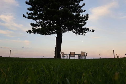 Direct Beachfront Sunrise Apartment - The Coachhouse - Darwin Holiday 1