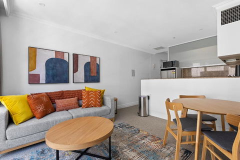 Discover Bond Street - Darwin Holiday 1