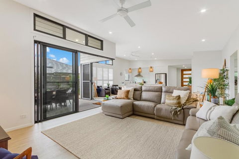 Dog-Friendly Beach House @ Black Rocks By UHoliday - Darwin Holiday 3