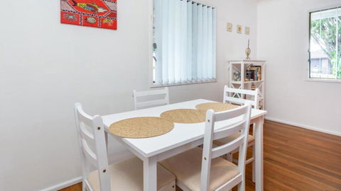 Dog Friendly Holiday House In Bongaree - Darwin Holiday 4