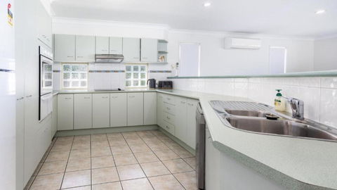 Dog Friendly Home With Canal Views - Darwin Holiday 4