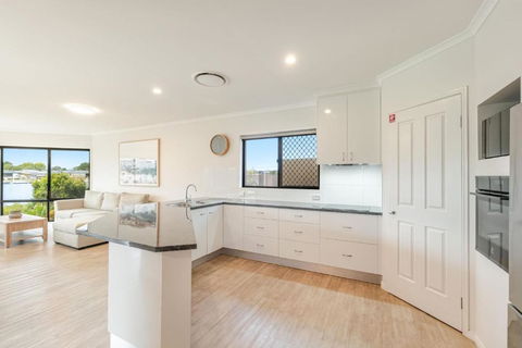 Dolphin Waters - Waterfront Delight - Darwin Holiday 3