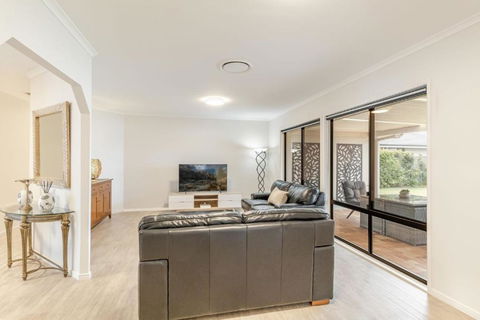 Dolphin Waters - Waterfront Delight - Darwin Holiday 4