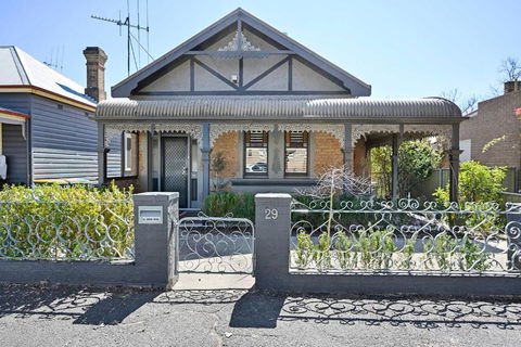 Dora Cottage - Heritage, Central & Cosy - Darwin Holiday 3