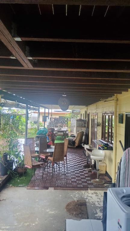 Downstairs Only. 3 Queen BR With Private Access. - Darwin Holiday 4