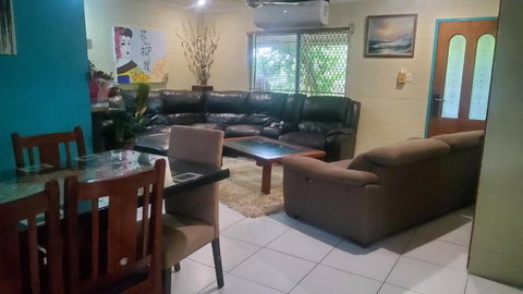 Downstairs Only. 3 Queen BR With Private Access. - Darwin Holiday 2