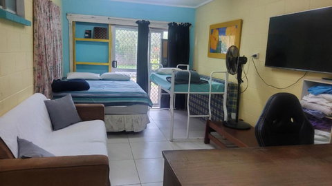 Downstairs Only. 3 Queen BR With Private Access. - Darwin Holiday 1