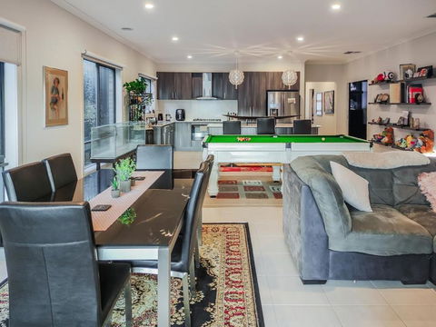 Dream Clyde Family Home Movie Theater And Pool Table - Darwin Holiday 0