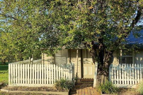 Dunkeld Secret Garden - Darwin Holiday 1