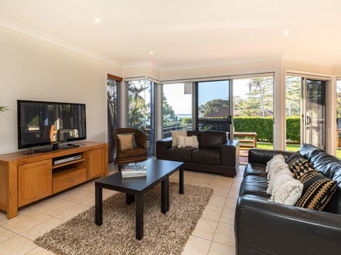 Dutchies Vista, 1 45 Christmas Bush Ave - Ground Floor Duplex With Stunning Water Views And Close To The Beach - Darwin Holiday 0