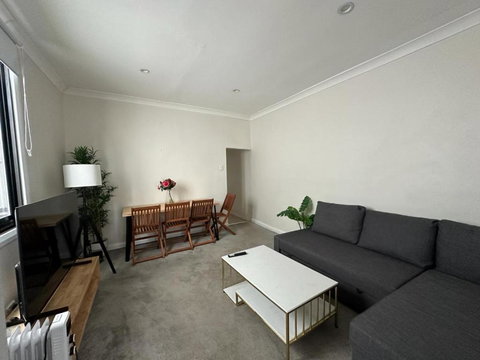 Dynamic 2 Bedroom Home Close To City Buzz Darling St 2 E-Bikes Included - Darwin Holiday 1