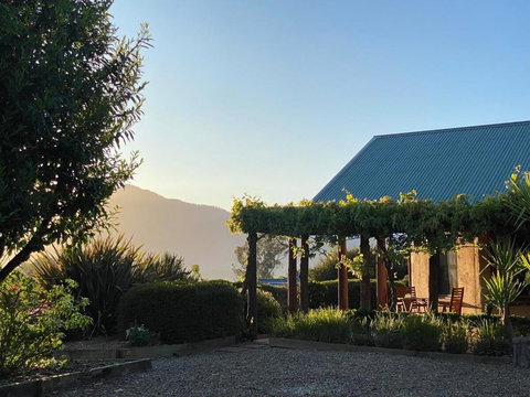 Earthen Home - Darwin Holiday 0