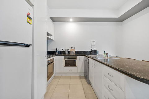 East Melbourne 2BR Apartment - Darwin Holiday 4