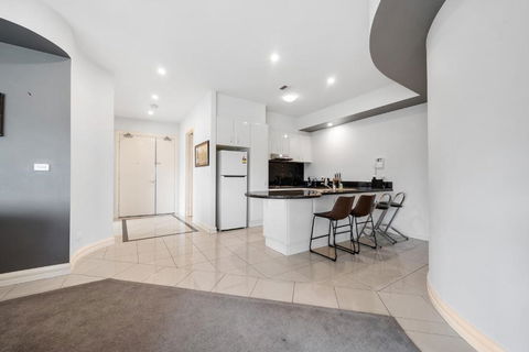 East Melbourne 2BR Apartment - Darwin Holiday 2