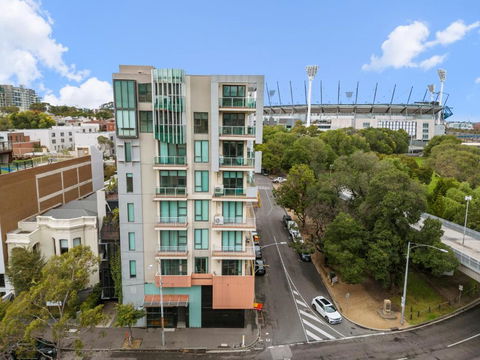 East Melbourne 2BR Apartment - Darwin Holiday 0