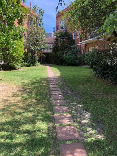 East Melbourne City Studio - Amazing Location & Sunny Charm - Darwin Holiday 4