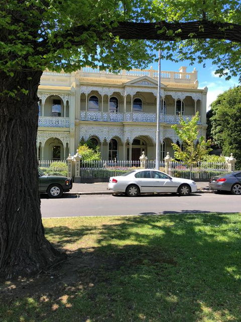 East Melbourne City Studio - Amazing Location & Sunny Charm - Darwin Holiday 1