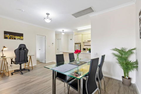 East Perth Apartment With Free Wi-Fi And Parking - Darwin Holiday 1