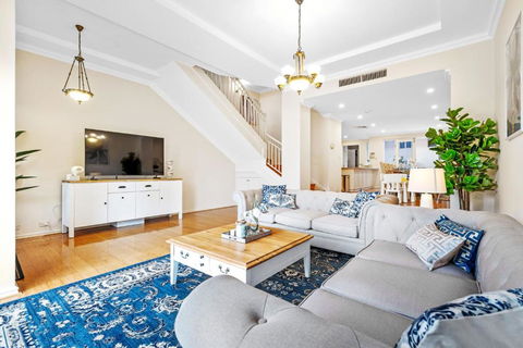 East Perth Luxury Waterfront Retreat - Darwin Holiday 2