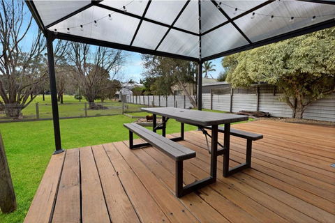 Eastern Beach Bach - Darwin Holiday 4