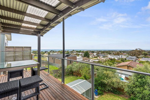 Eastern Views - Darwin Holiday 0