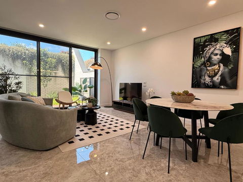 Eastgardens 4Bed 3Bath Brand New Townhouse 2 Car - Darwin Holiday 0