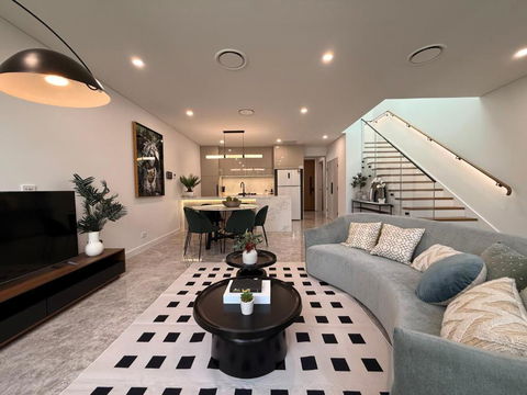 Eastgardens 4Bed 3Bath Brand New Townhouse 2 Car - Darwin Holiday 4