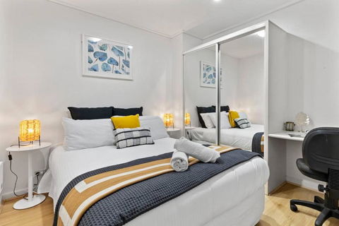 Easy-peasy CBD Living With Parking Near RMIT - Darwin Holiday 0