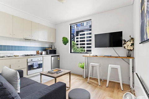 Easy-peasy CBD Living With Parking Near RMIT - Darwin Holiday 1