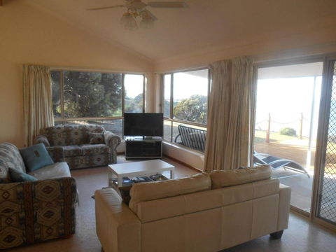 Ebb N Flow Beach House - Stansbury - Darwin Holiday 3