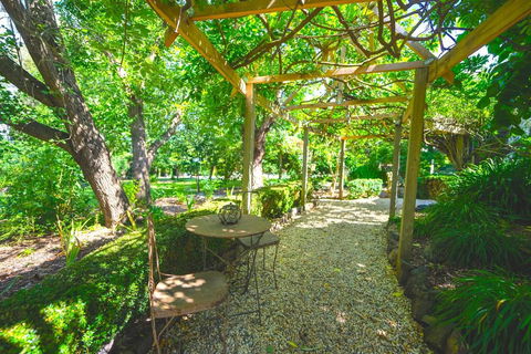 Eden Yarra Valley: A Garden Oasis For Large Groups - Darwin Holiday 2