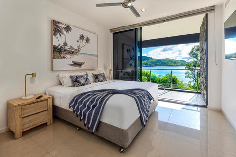 Edge 2 - Oceanfront Luxurious And Spacious 4 Bedroom Split Level Apartment With Buggy And Valet Service - Darwin Holiday 1