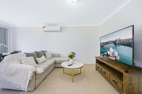 Edmondson Park Modern 4 Br House Parking - Darwin Holiday 0