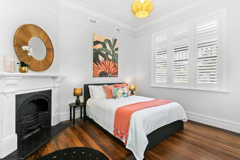 EDW19 - Stylish 2-Bed, 2-Bath Townhose In Drummoyne - Darwin Holiday 4