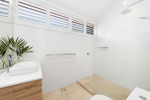 Elegant Family Retreat, Little Cove - Darwin Holiday 2